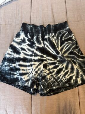 lululemon athletica Black & White Tie-Dye Athletic Shorts UNISEX LIMITED EDITION